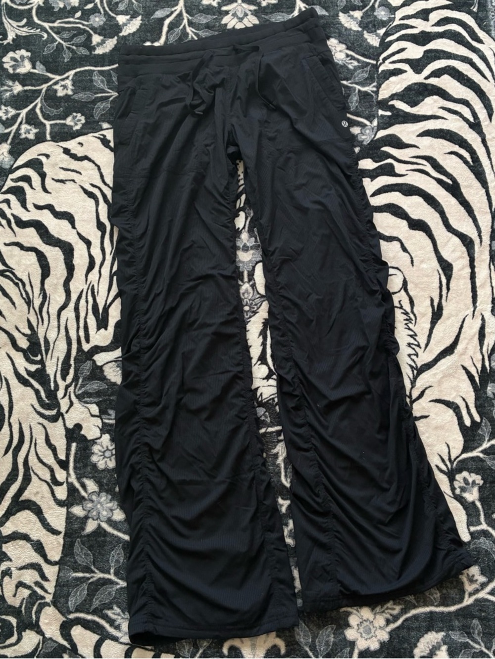 016 - LULULEMON ATHLETICA DANCE STUDIO BLACK PANTS